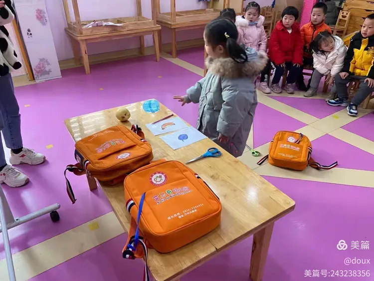 global english艾思奇幼儿园小班英语汇报课